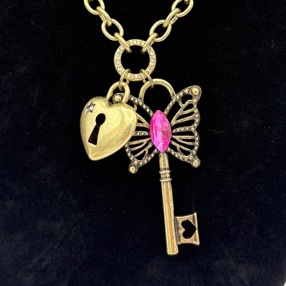 Betsey Johnson Boho Butterfly Lock and Key Necklace NWT - Picture 2 of 5